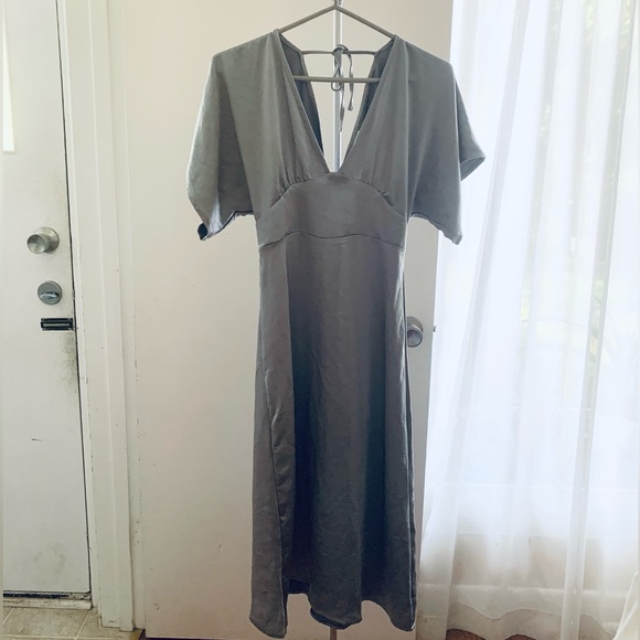 OAK + FORT - SATIN BUTTERFLY SLEEVE MIDI DRESS - Picture 3 of 5